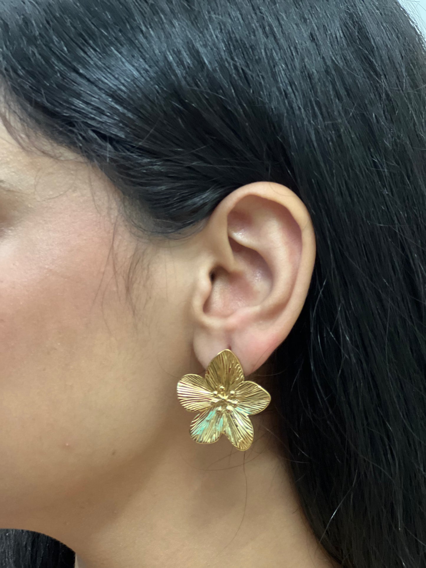 Floral embrace earrings