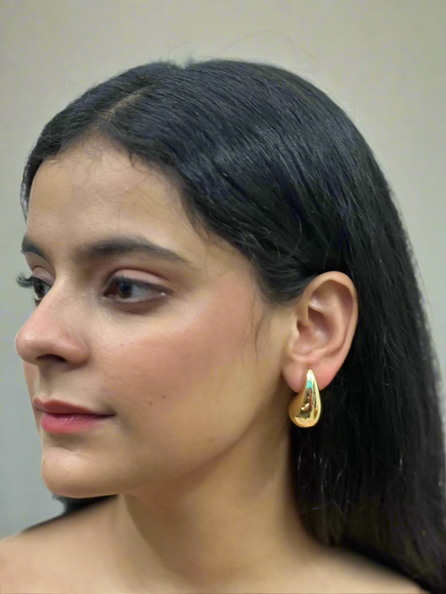 Gleamy Teardrop Earrings