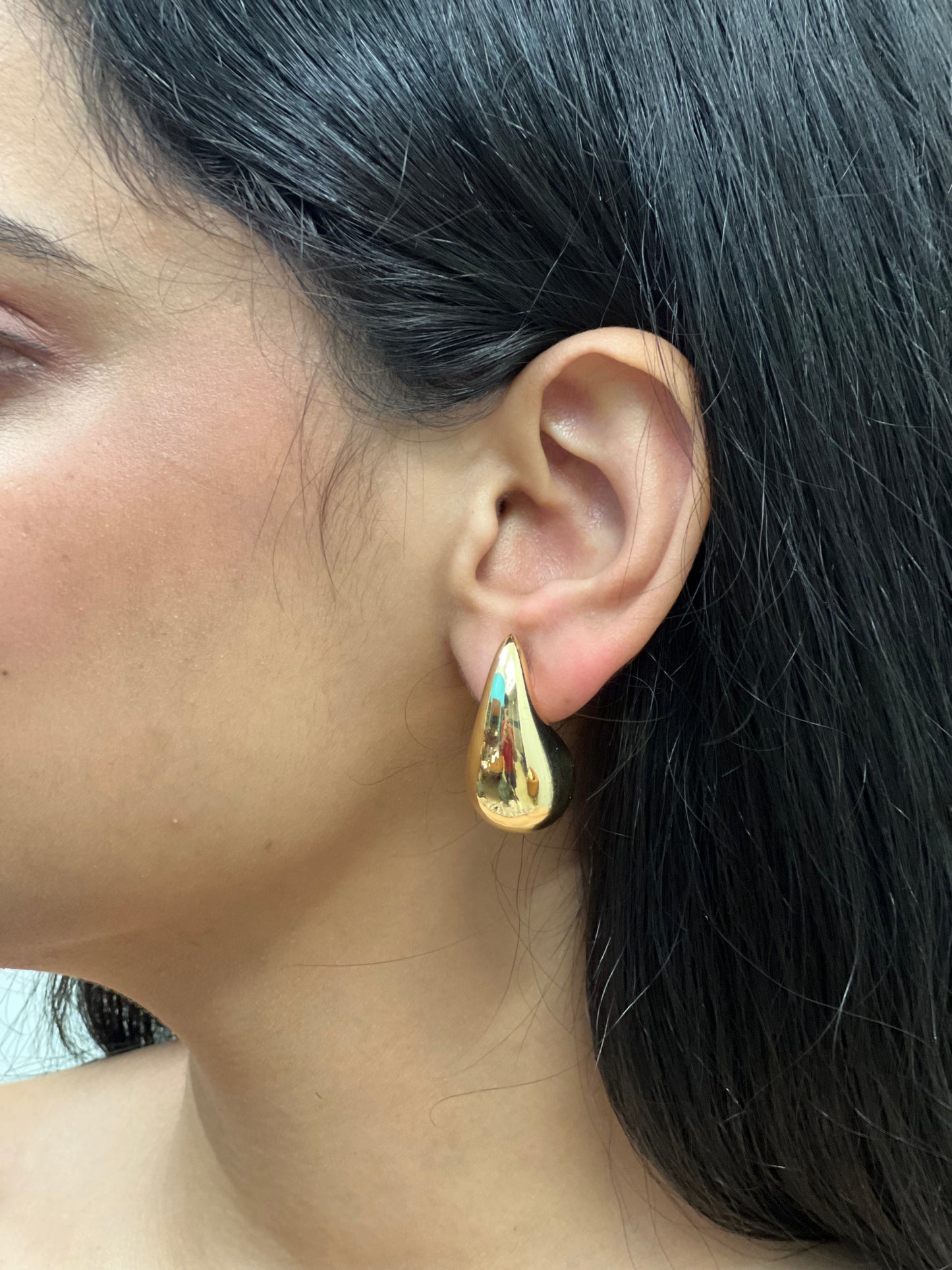 Gleamy Teardrop Earrings