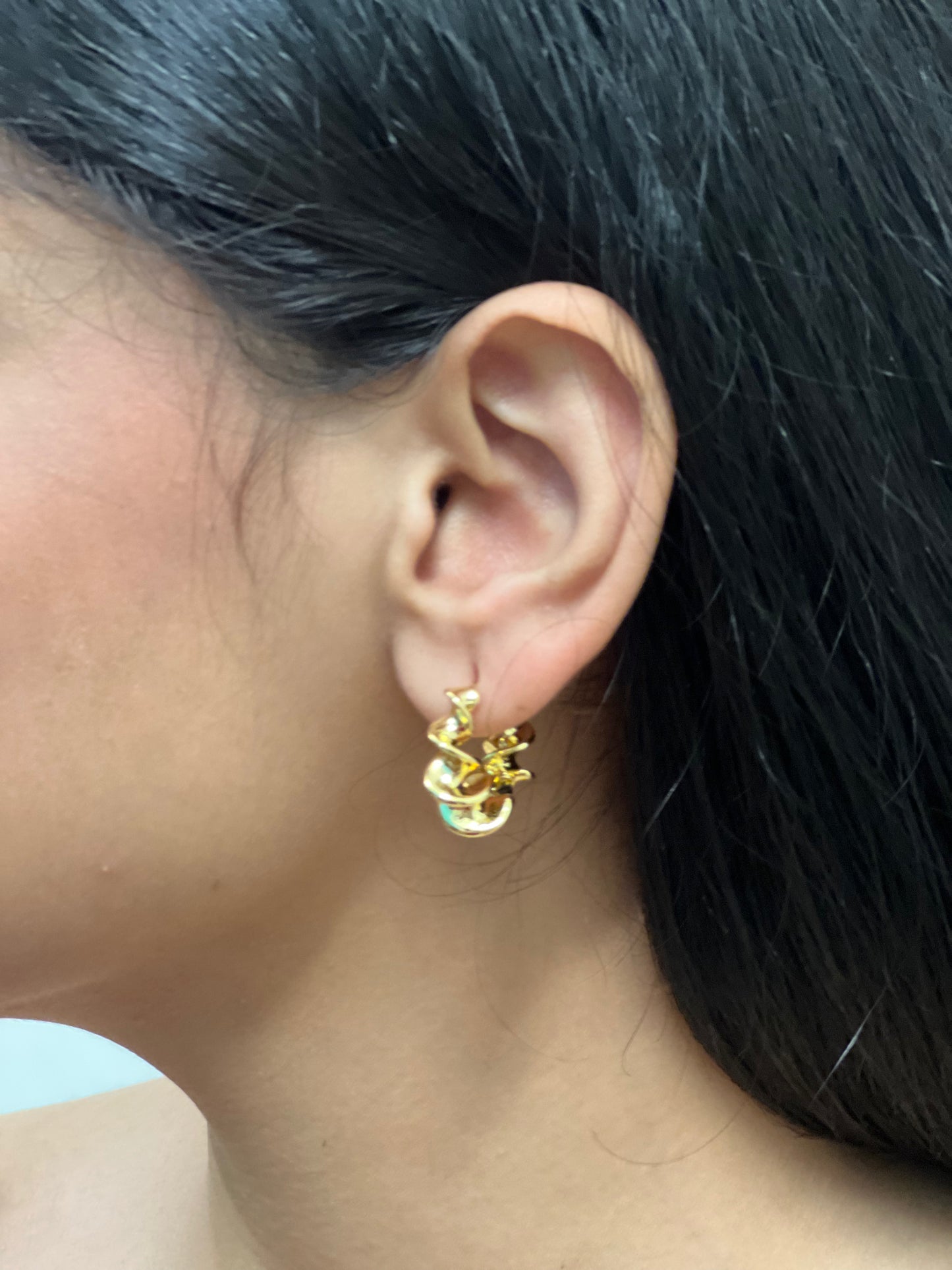 Twist of Style Hoops