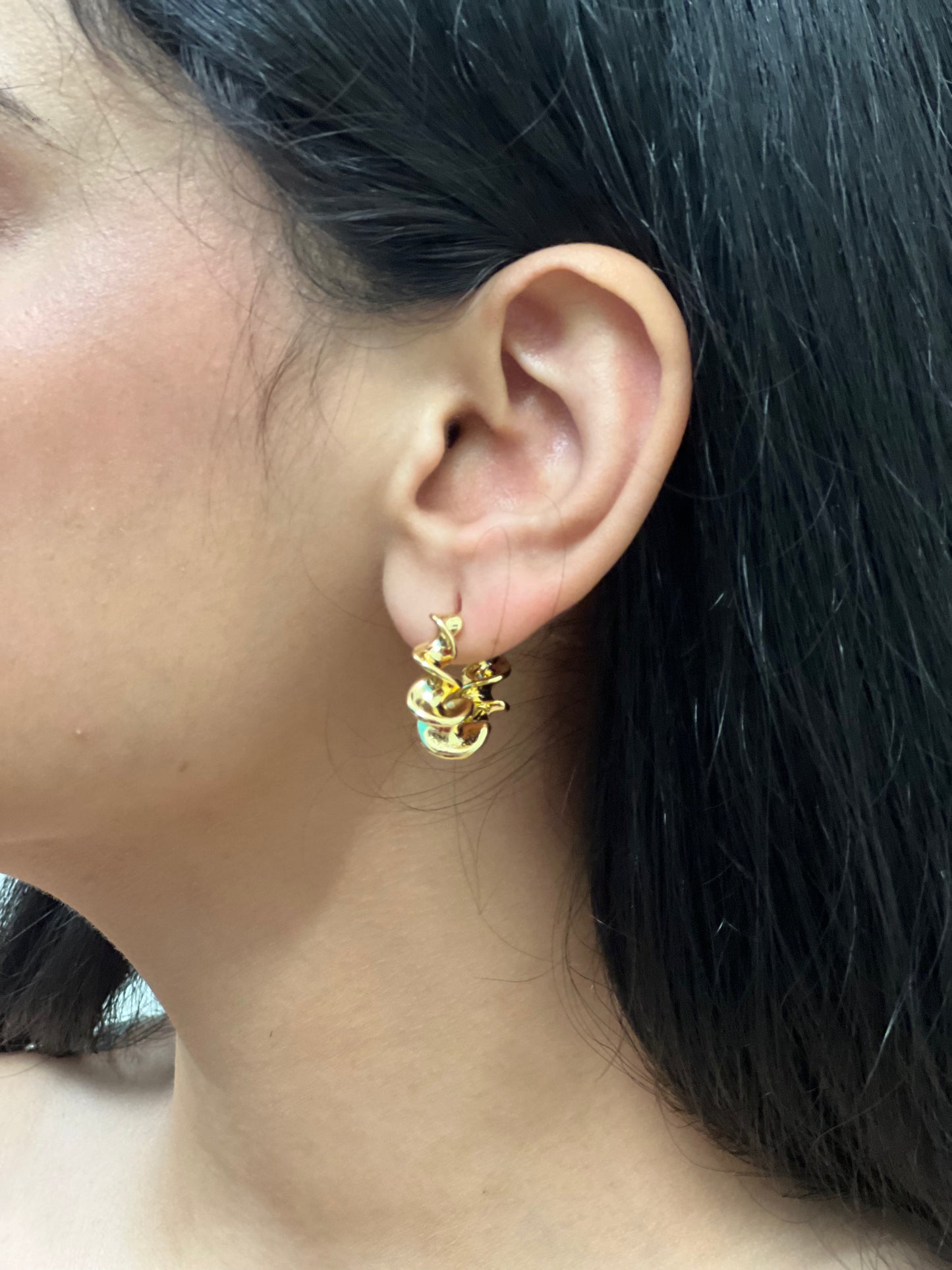 Twist of Style Hoops
