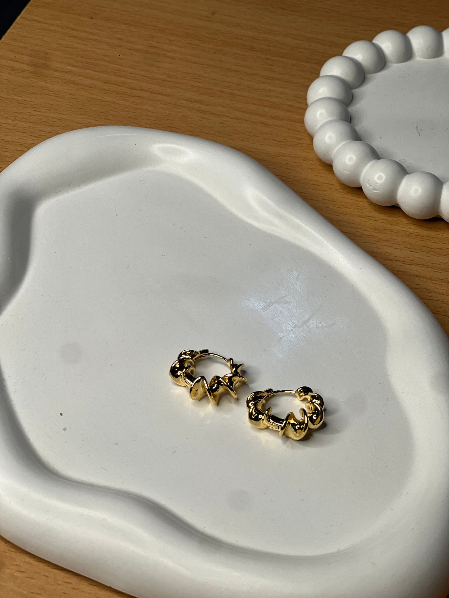 Twist of Style Hoops