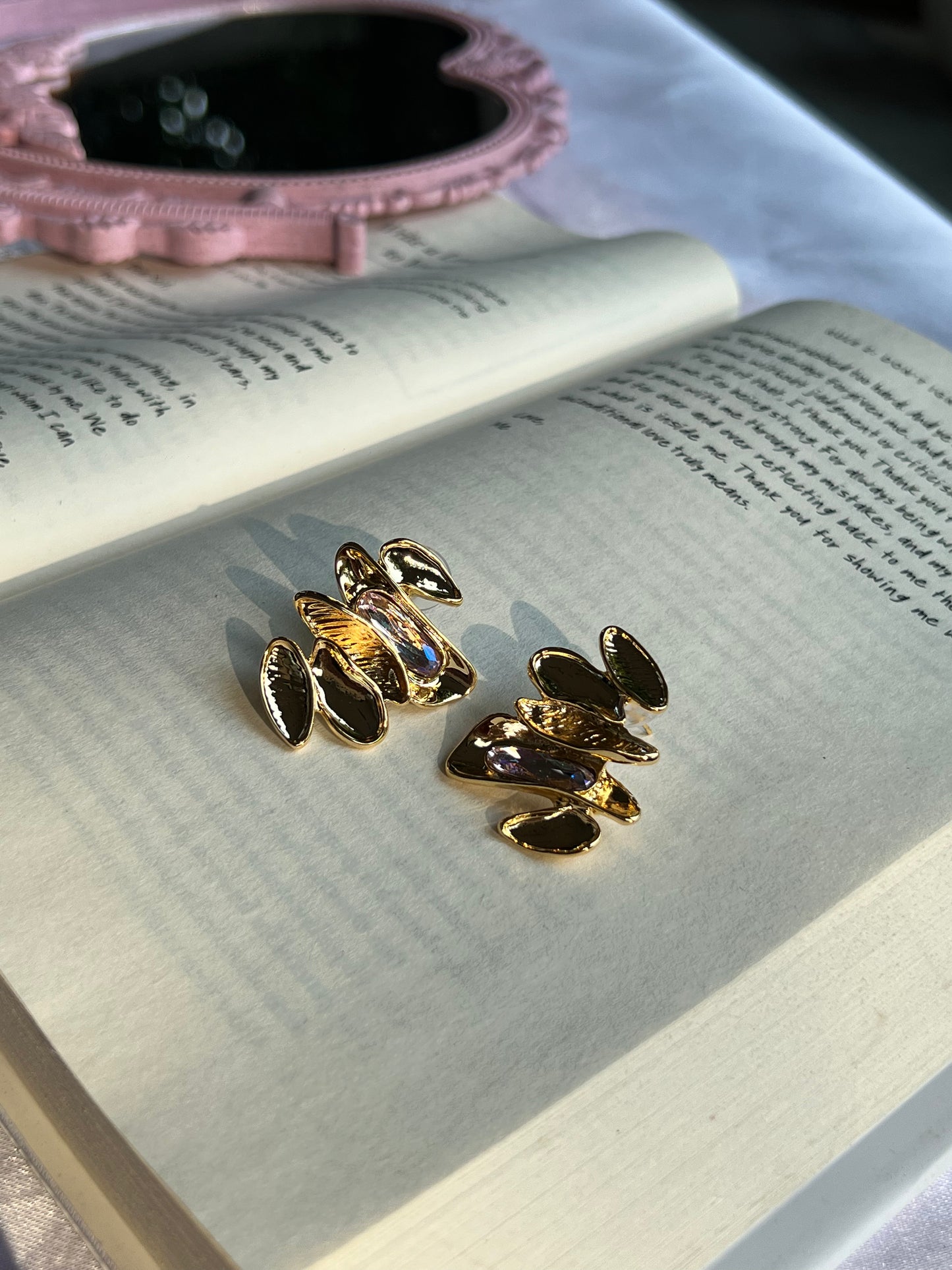 IT GIRL Studded Earrings