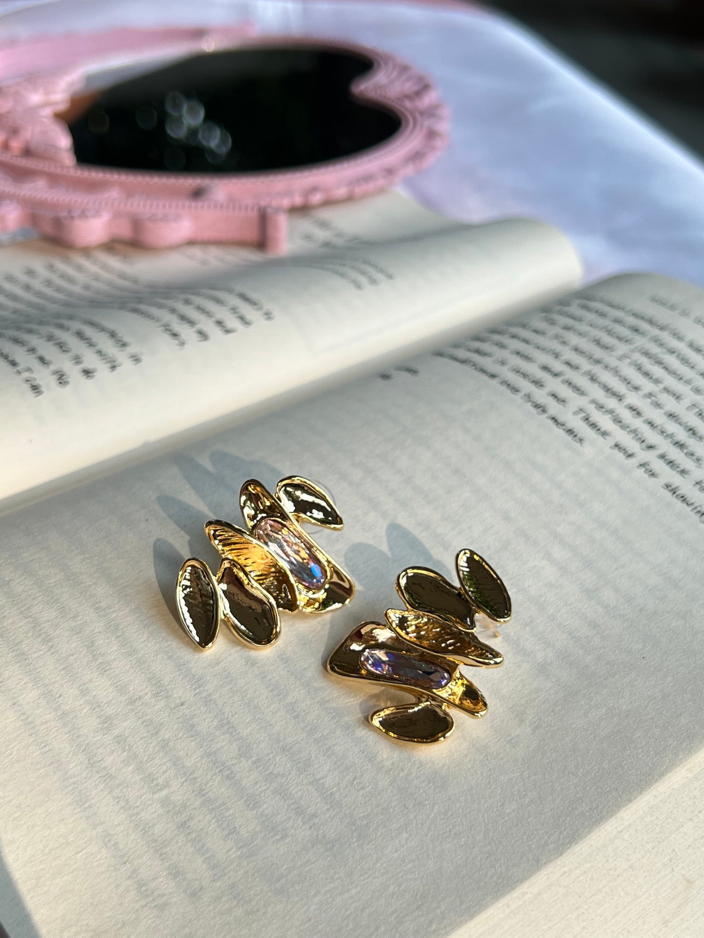 IT GIRL Studded Earrings