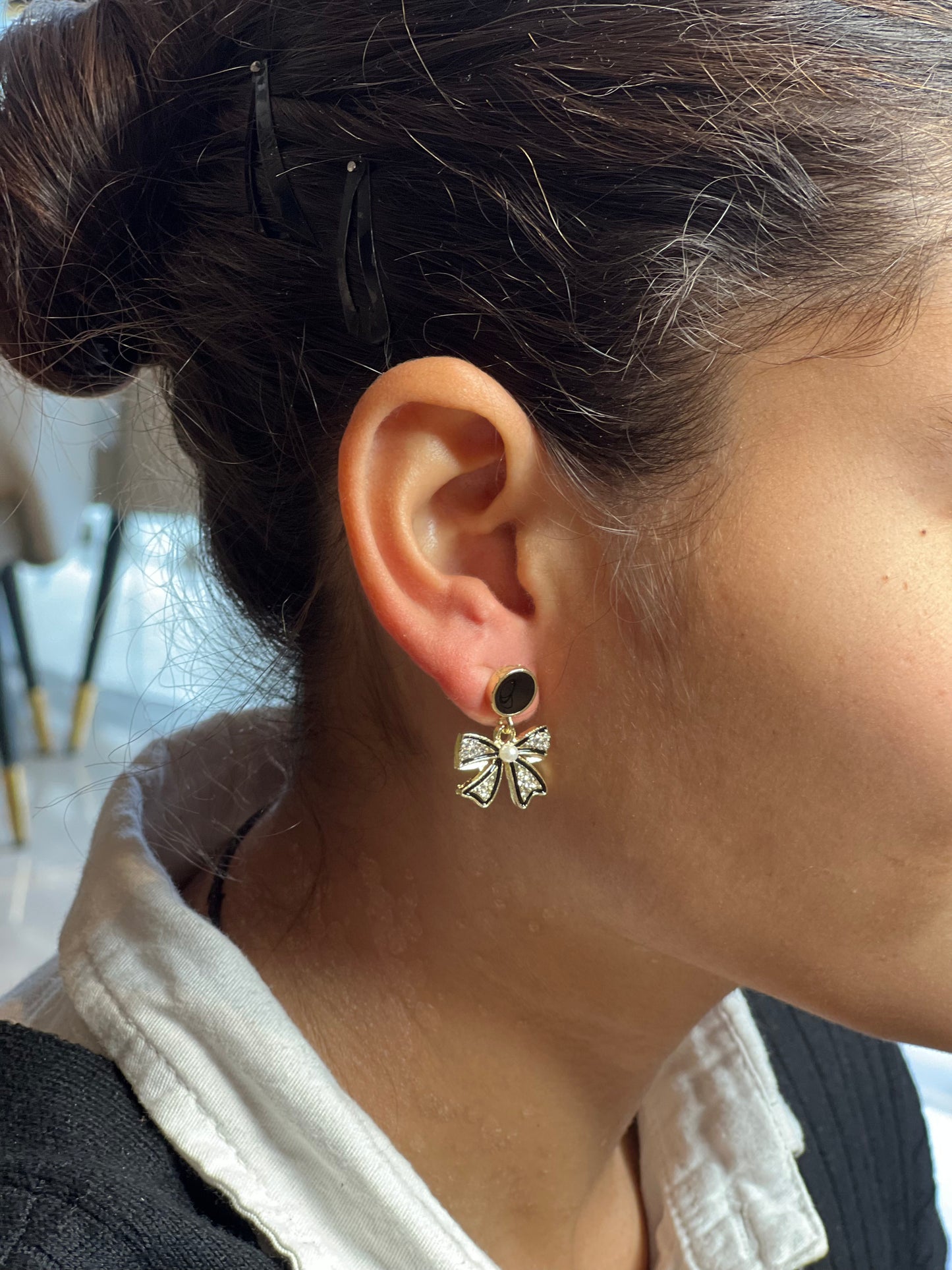 Black pinteresty bow earrings