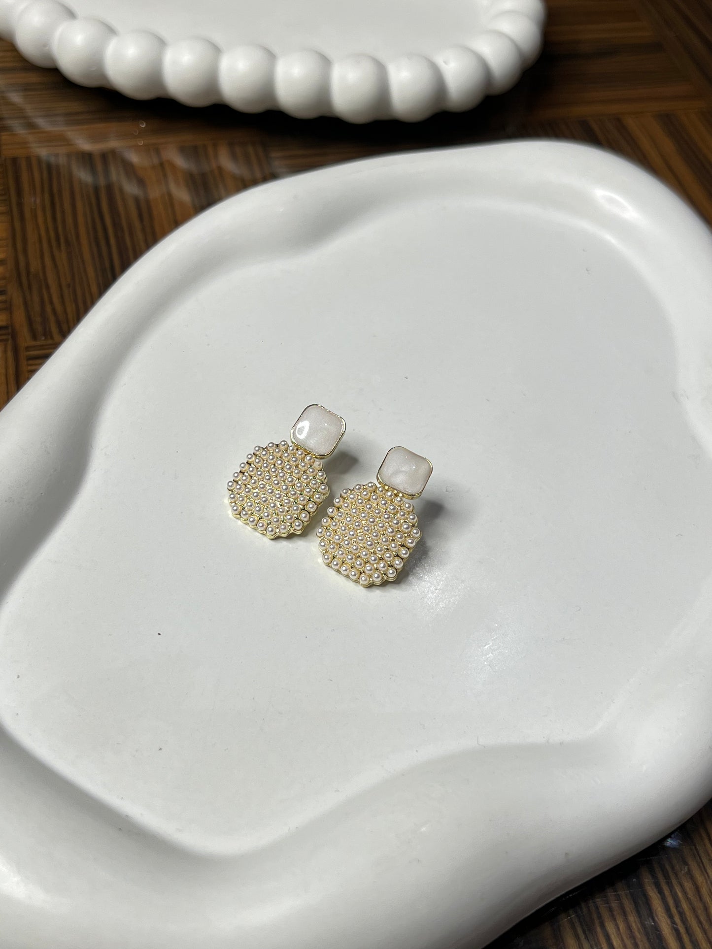 Sleek Pearl Earrings