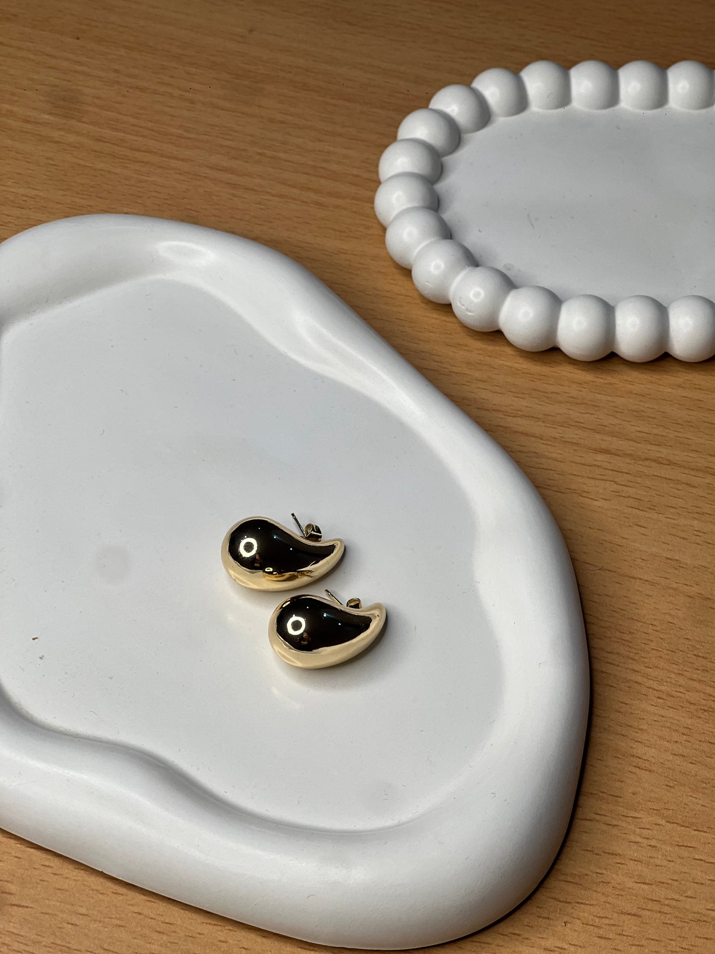 Gleamy Teardrop Earrings