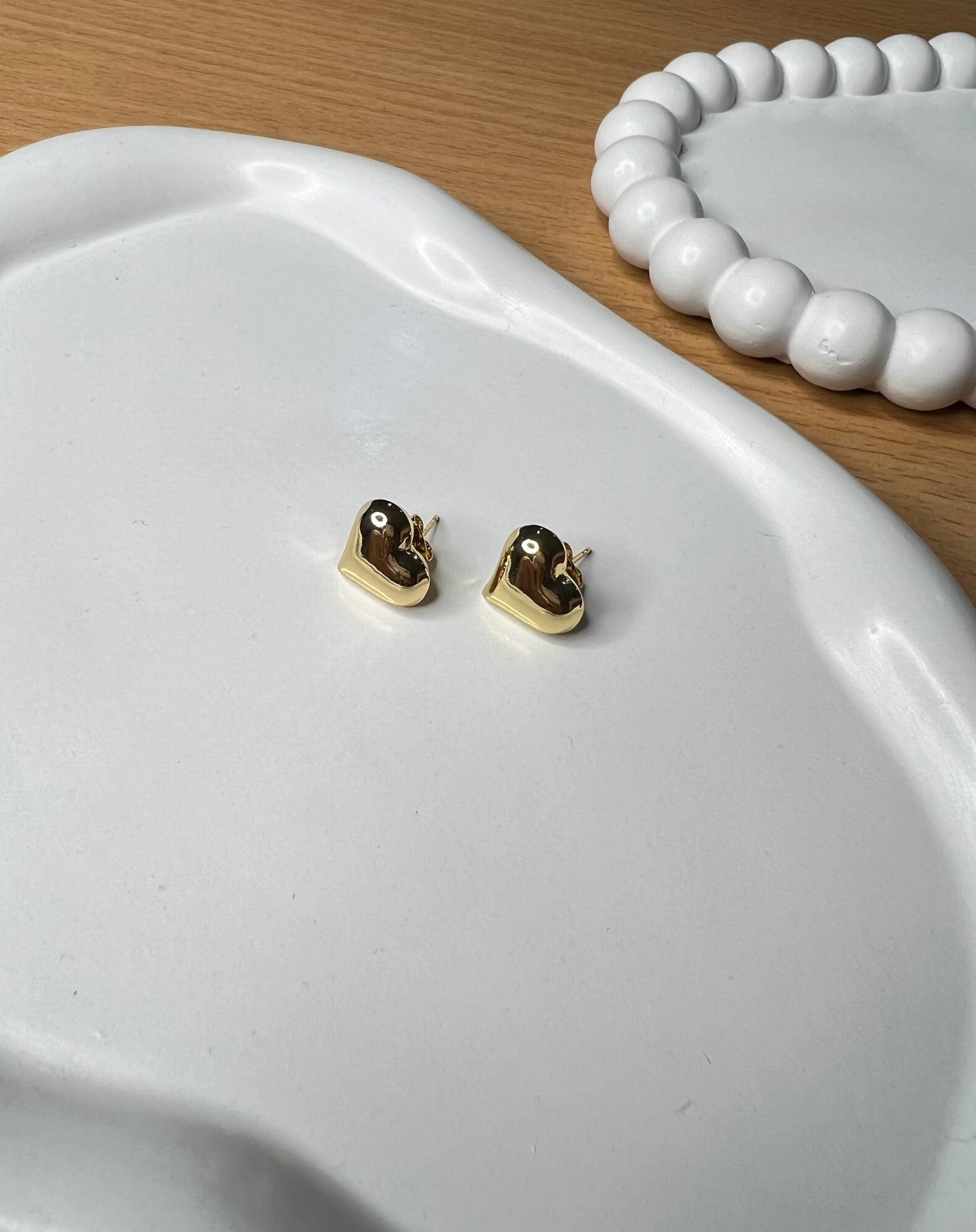 Sweetheart embrace studs