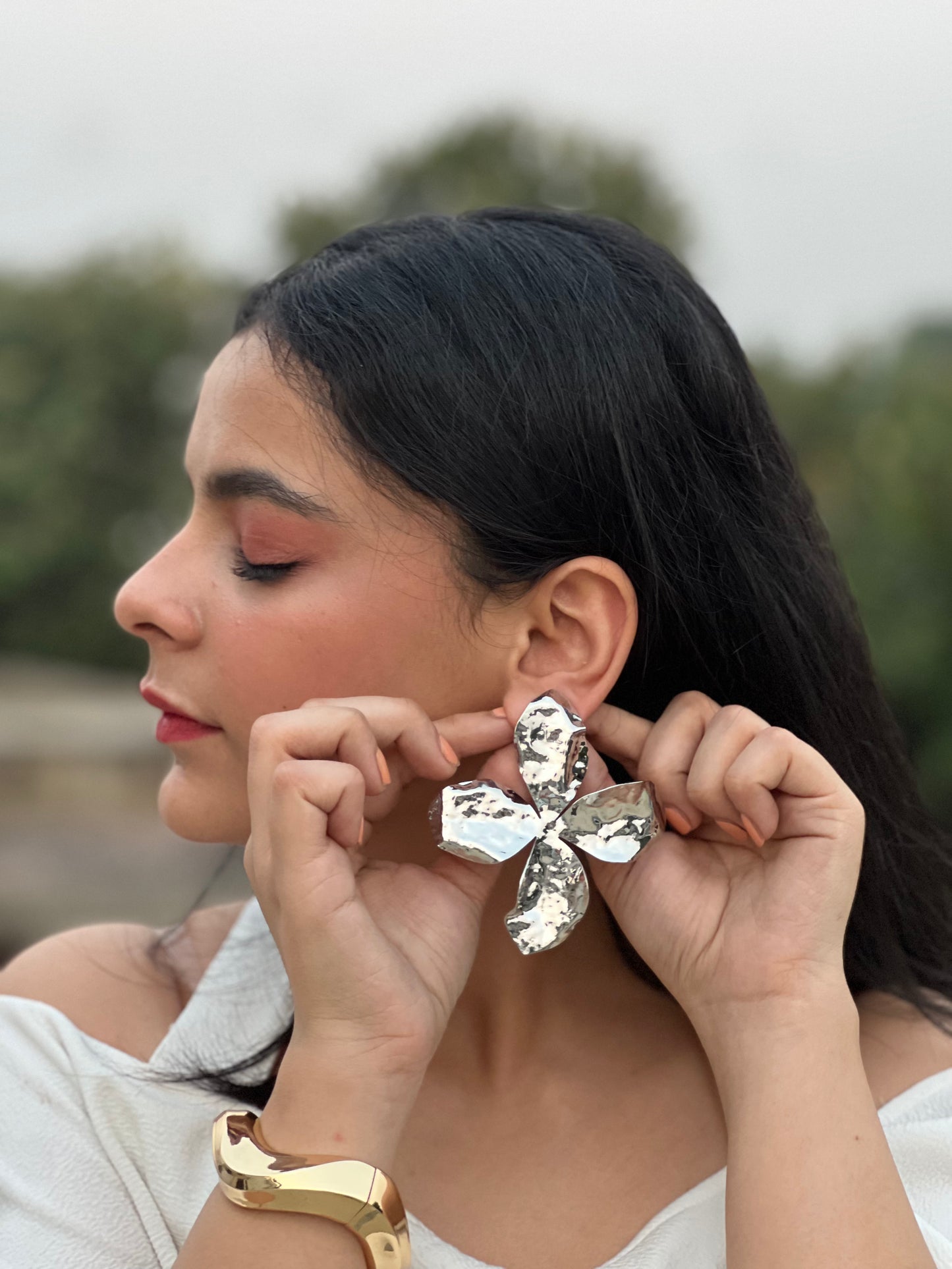 Silver majestic rose earrings