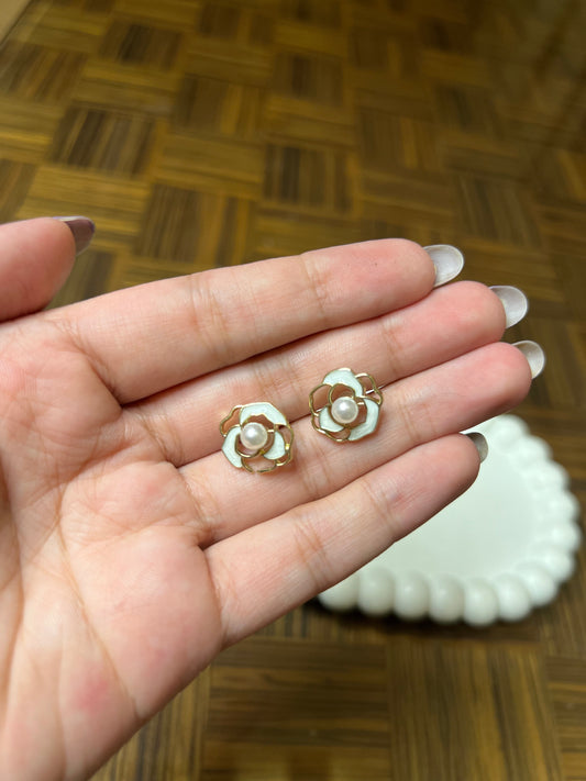 Lune Pearl Earring