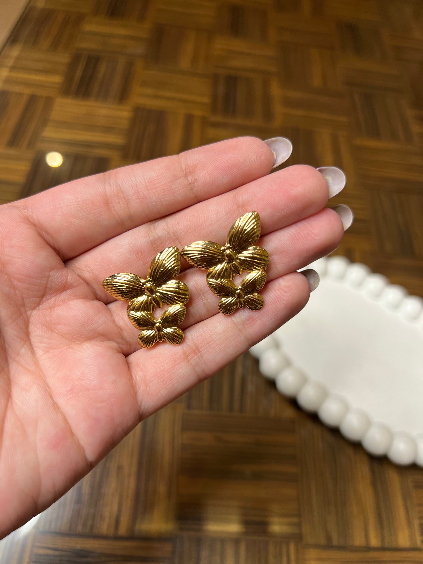 Flutter Kiss Earrings